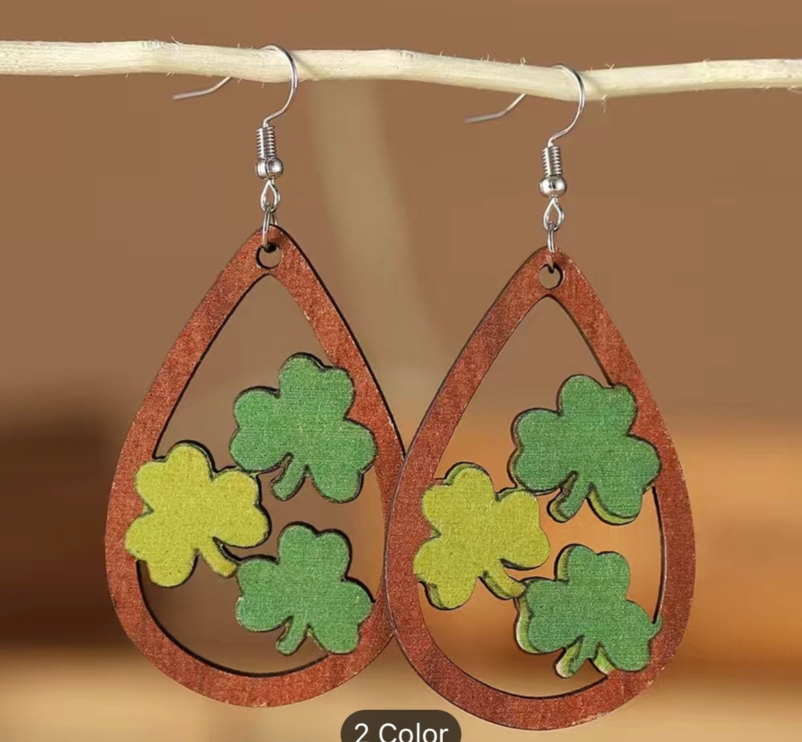 Retro Holiday Dangle Earrings